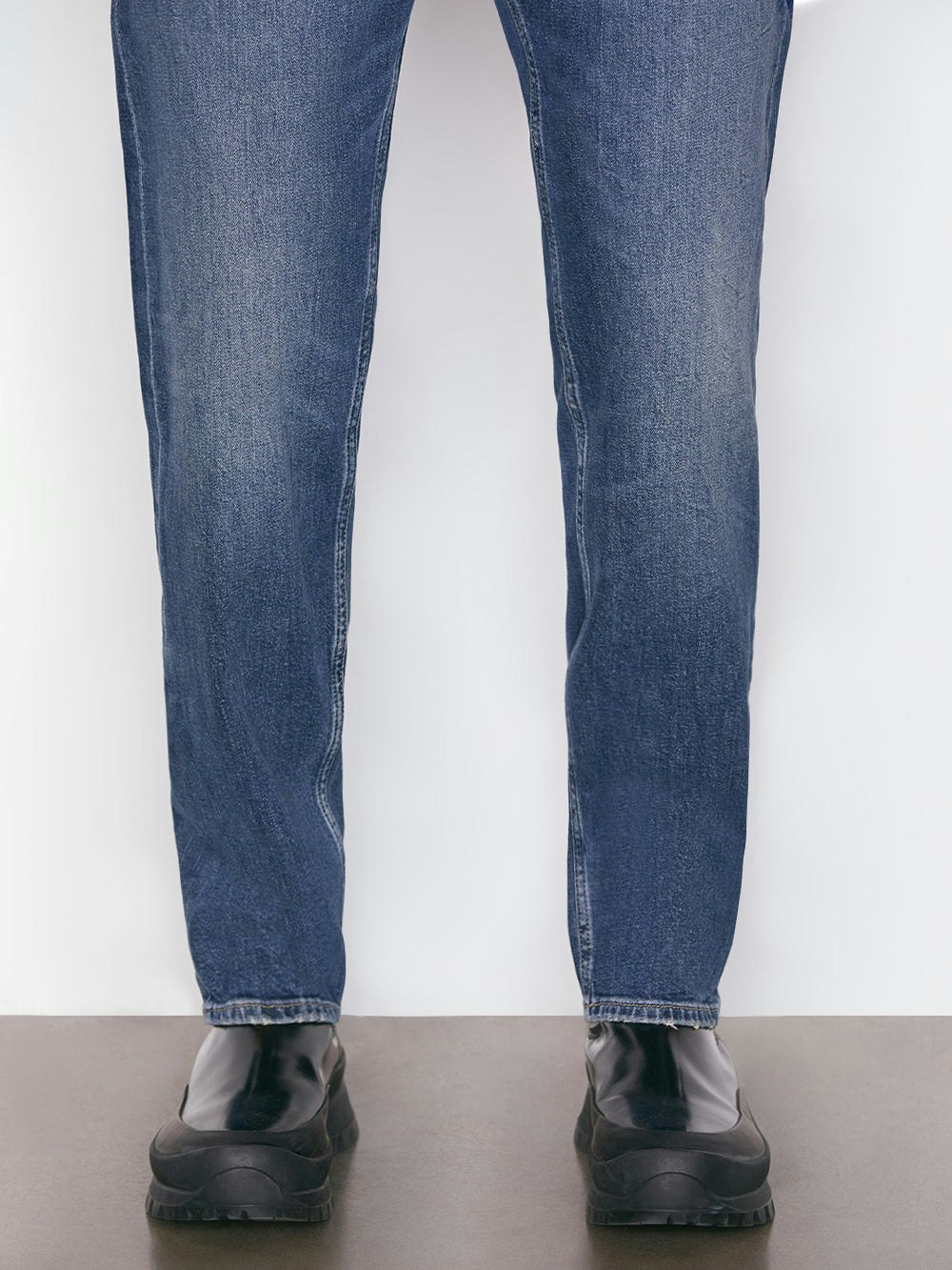 front detail leg view